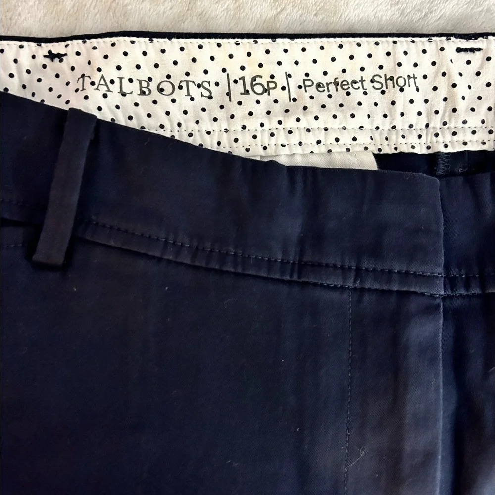 Talbots Perfect Shorts NWT - Picture 2 of 4